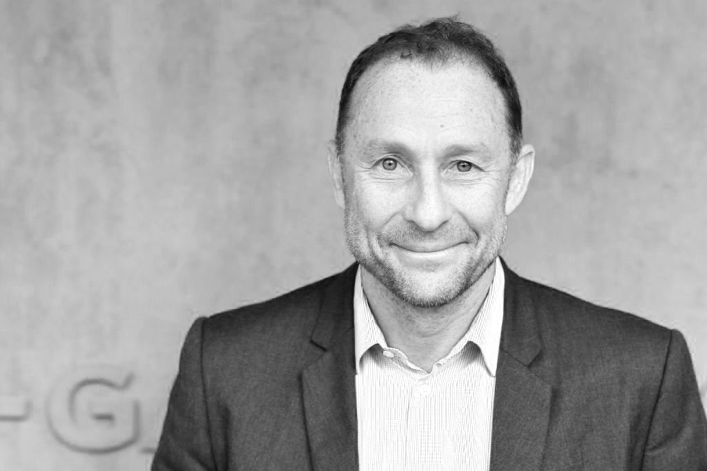 Jean-Pierre Papin: The Lion of Boulogne - An Acrobatic Masterpiece of TENLEGEND